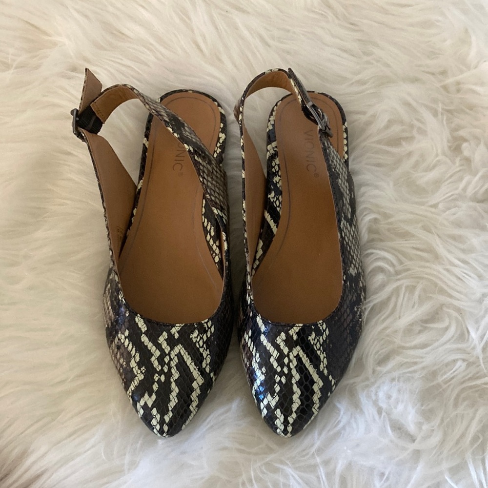 Nordstrom Vionic animal print Slingback flats pointed toe black white